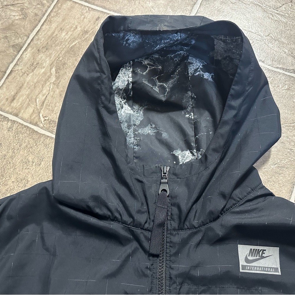 Nike Windrunner - Picture 4 of 8